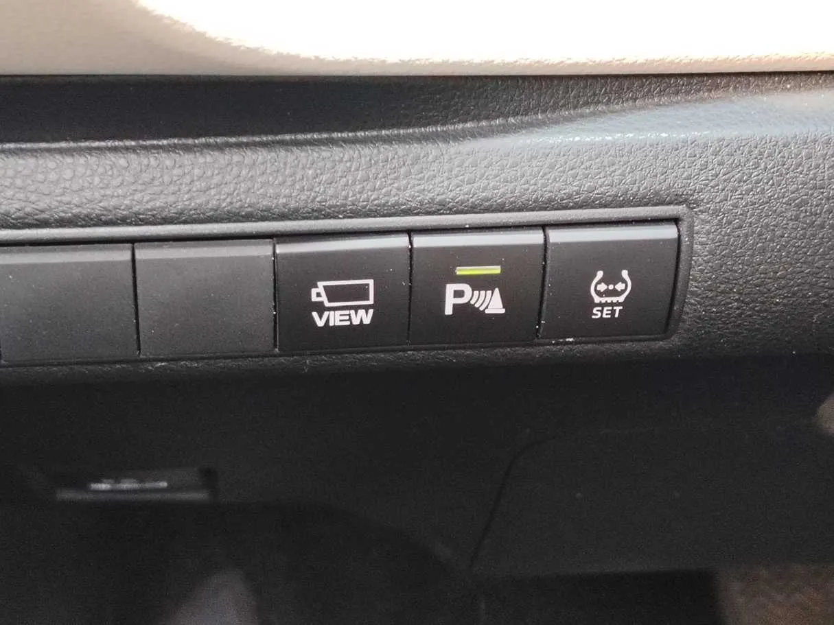 Car image 27