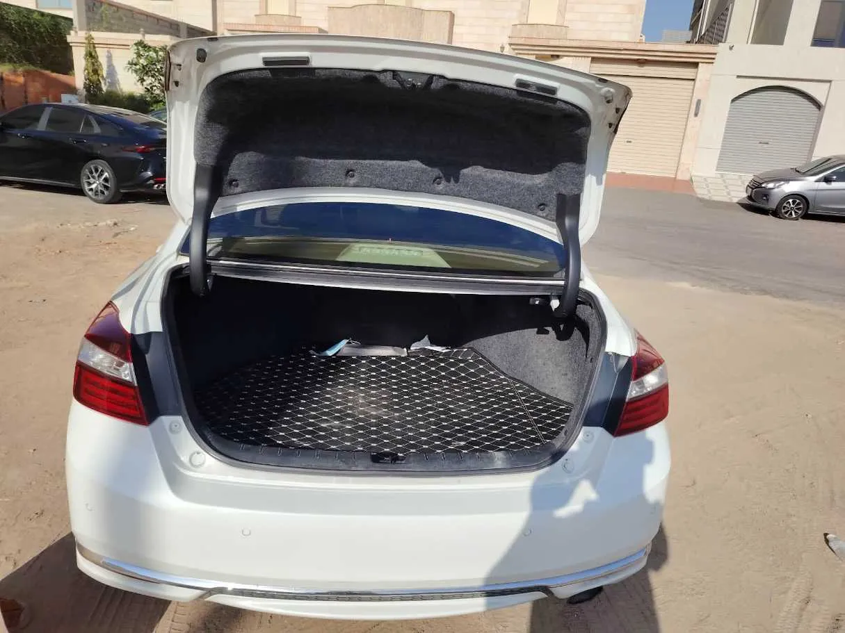 Car image 25