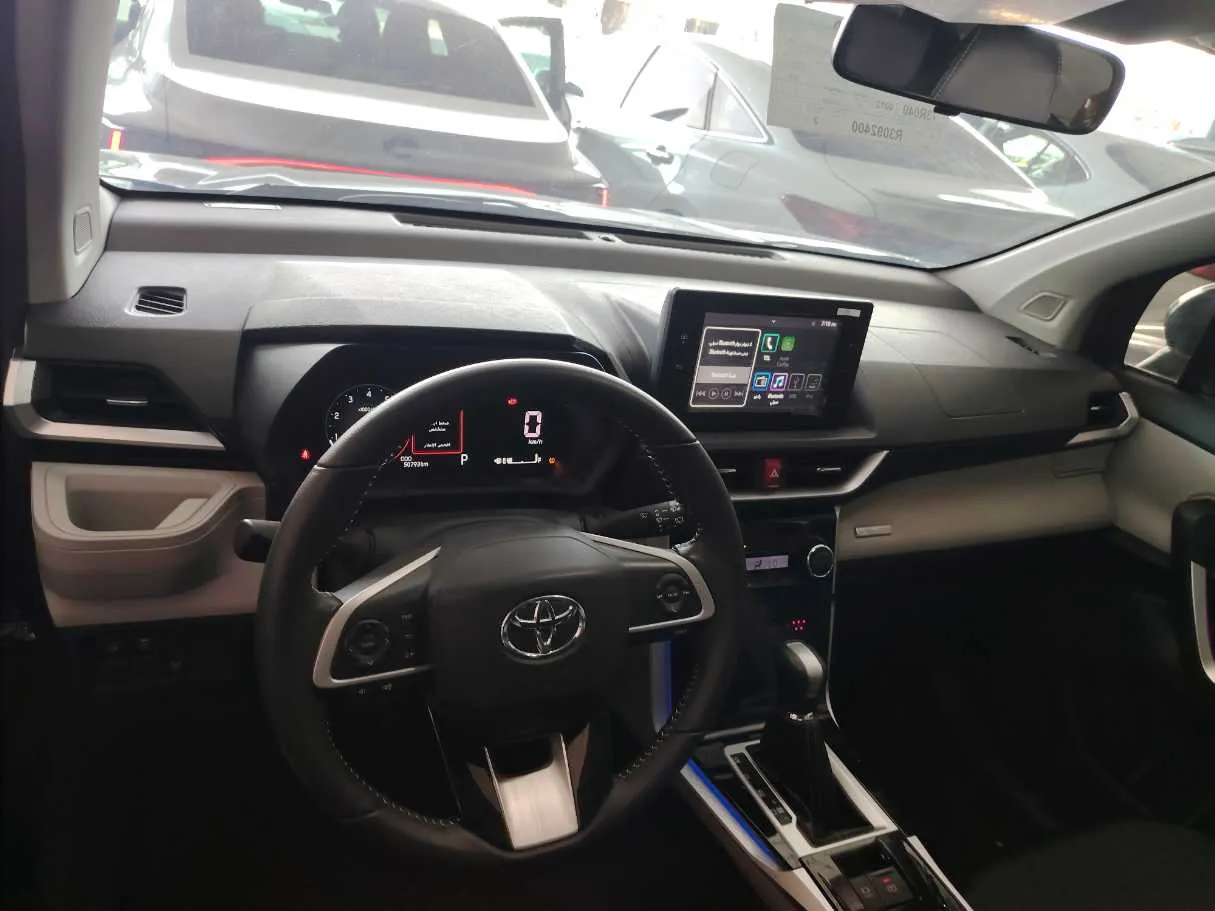 Car image 16