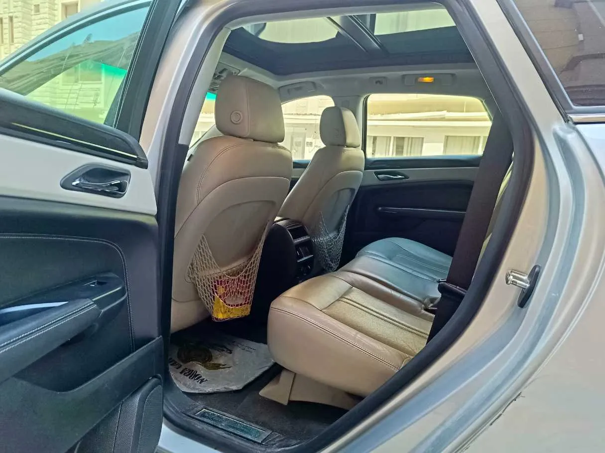 Car image 16