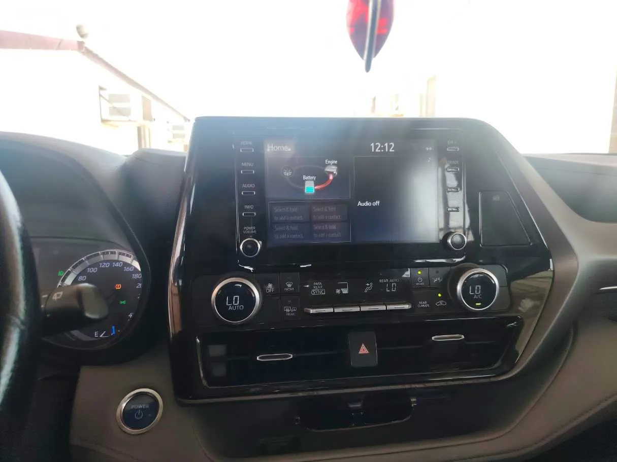 Car image 19