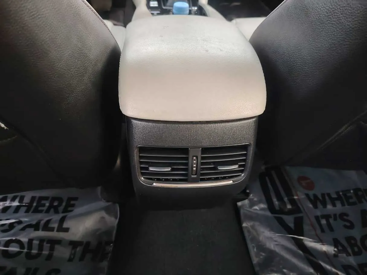 Car image 36