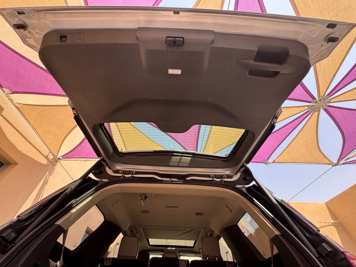 Car image 24