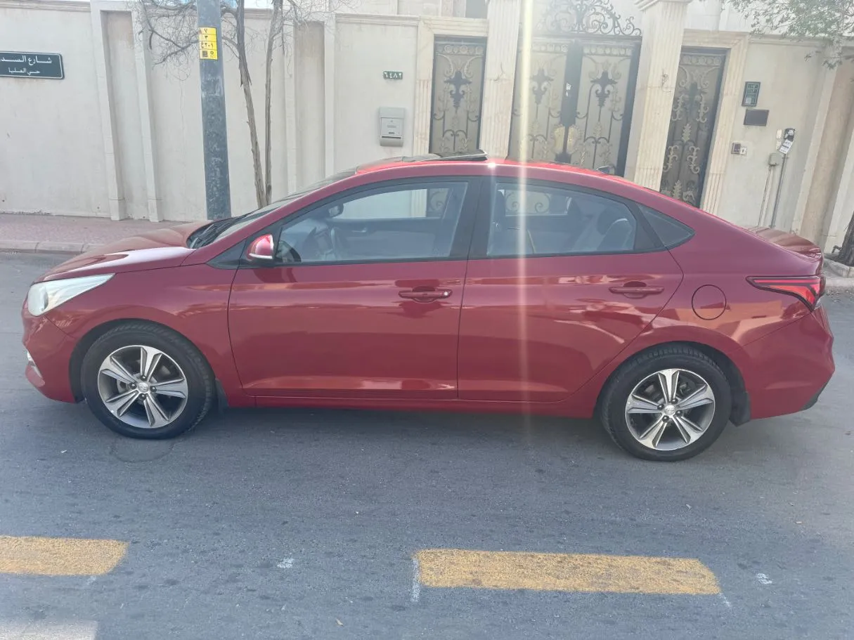 Car image 8