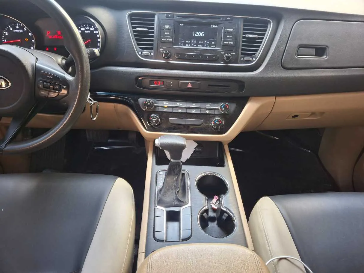 Car image 16