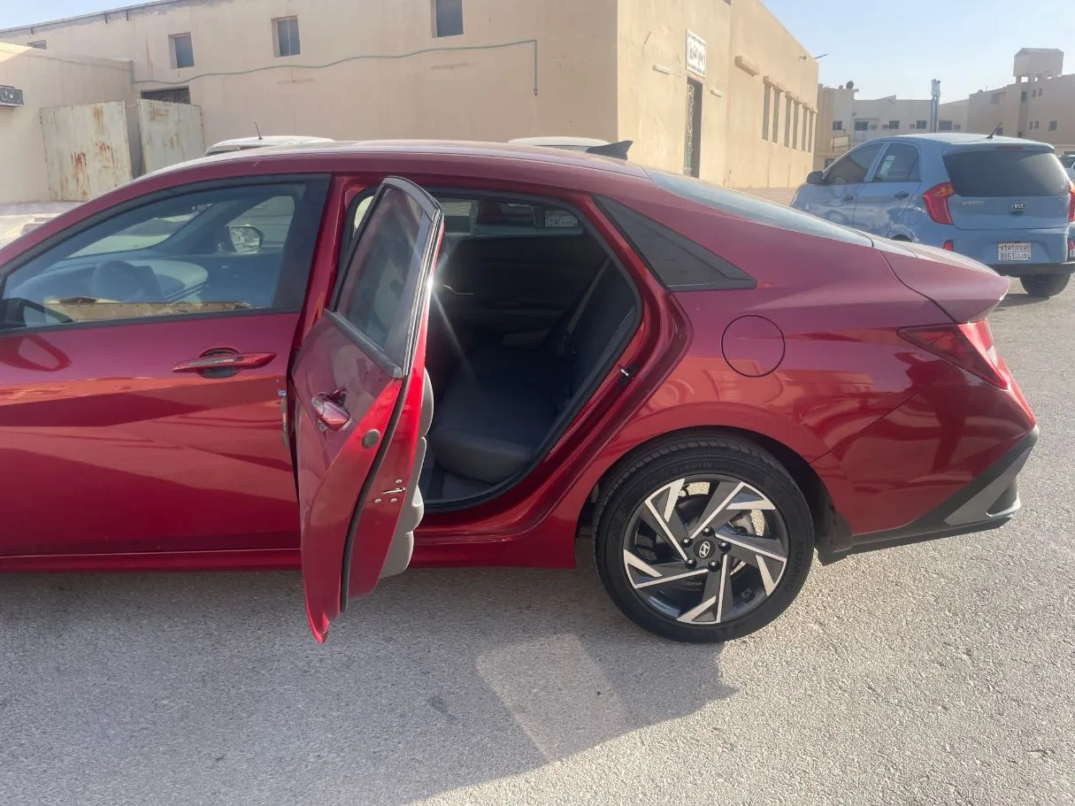 Car image 16
