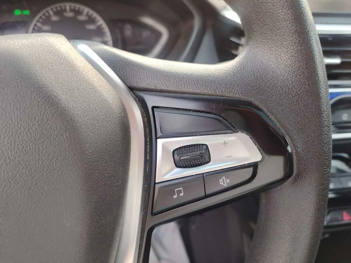 Car image 33