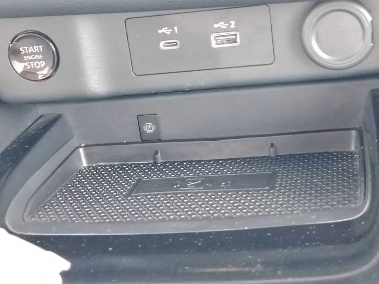 Car image 24