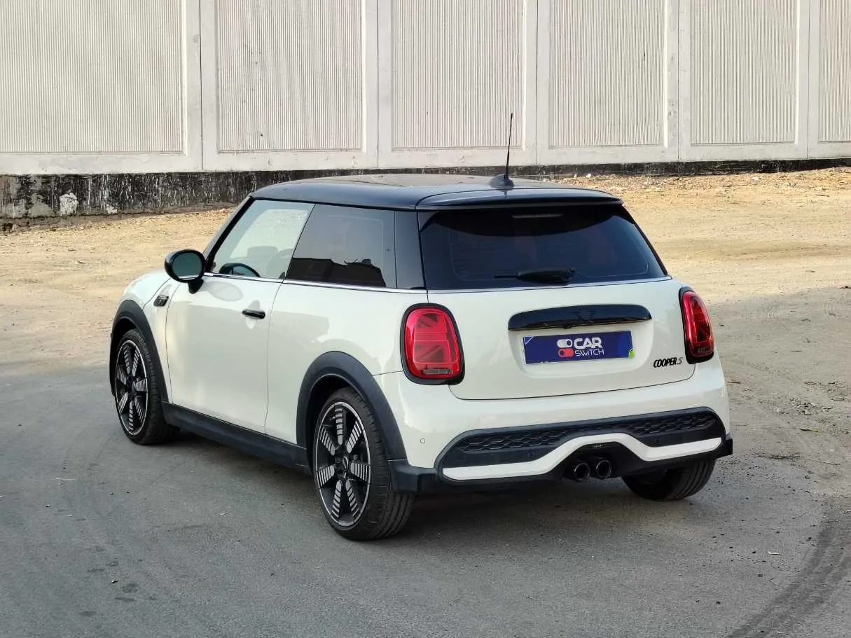 Car image 7