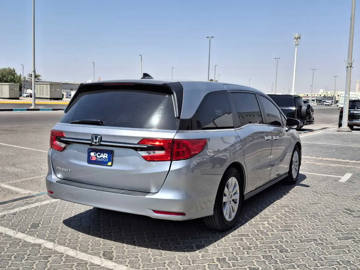 Car image 5