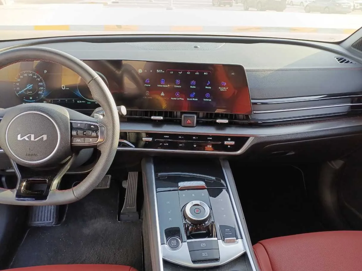 Car image 18