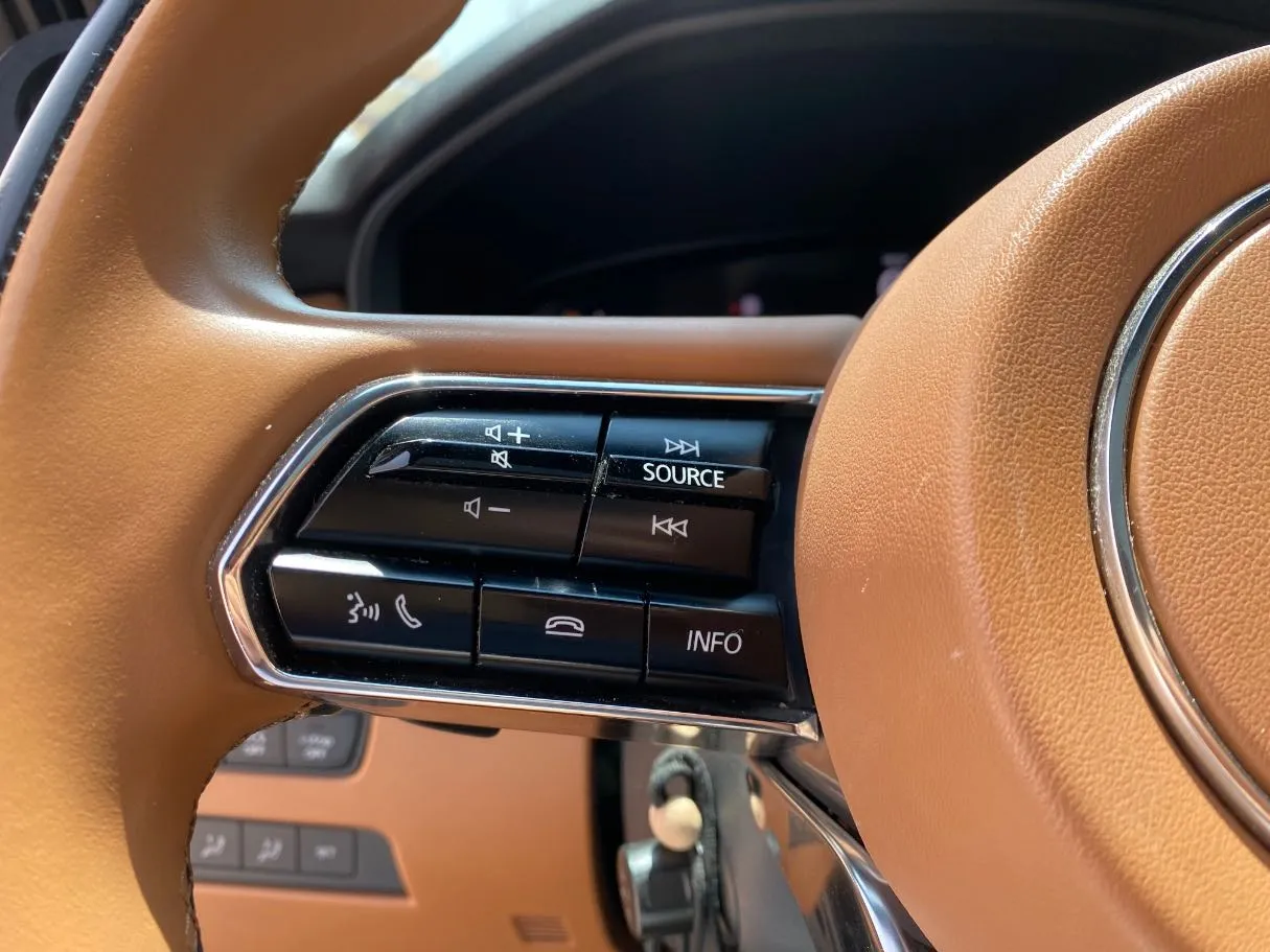 Car image 24