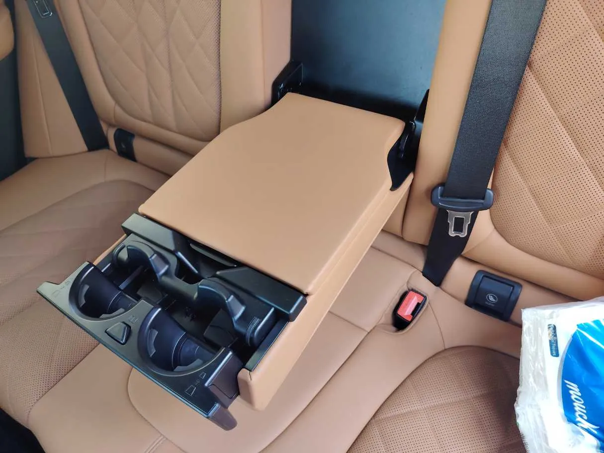 Car image 29