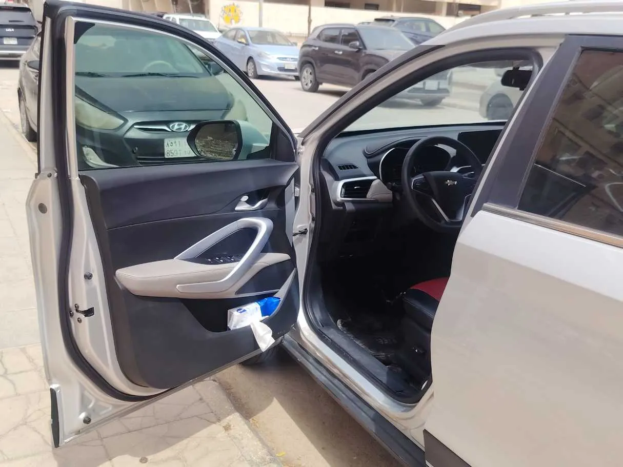 Car image 12