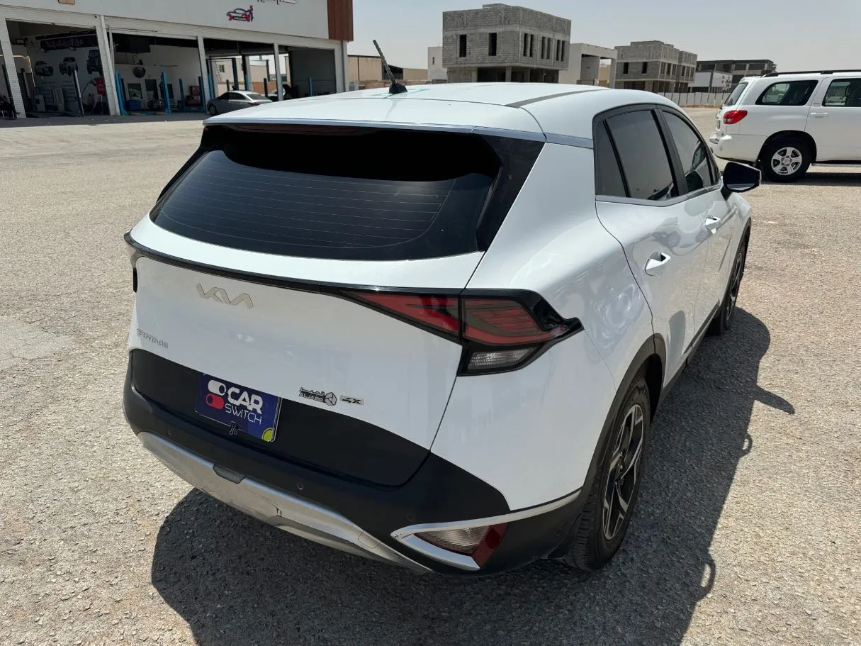Car image 5