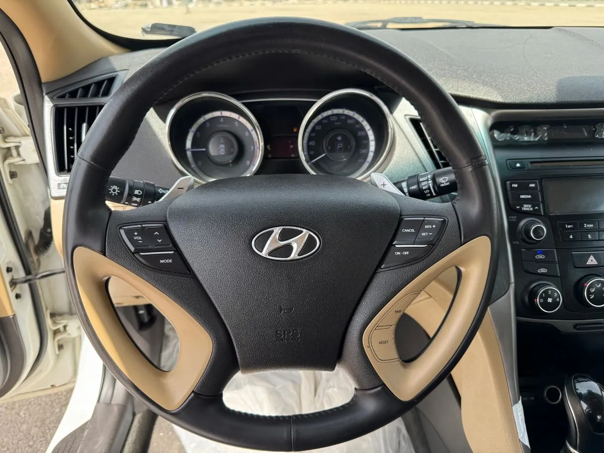 Car image 18