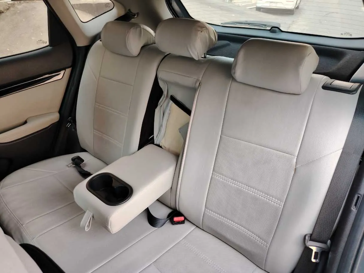 Car image 15