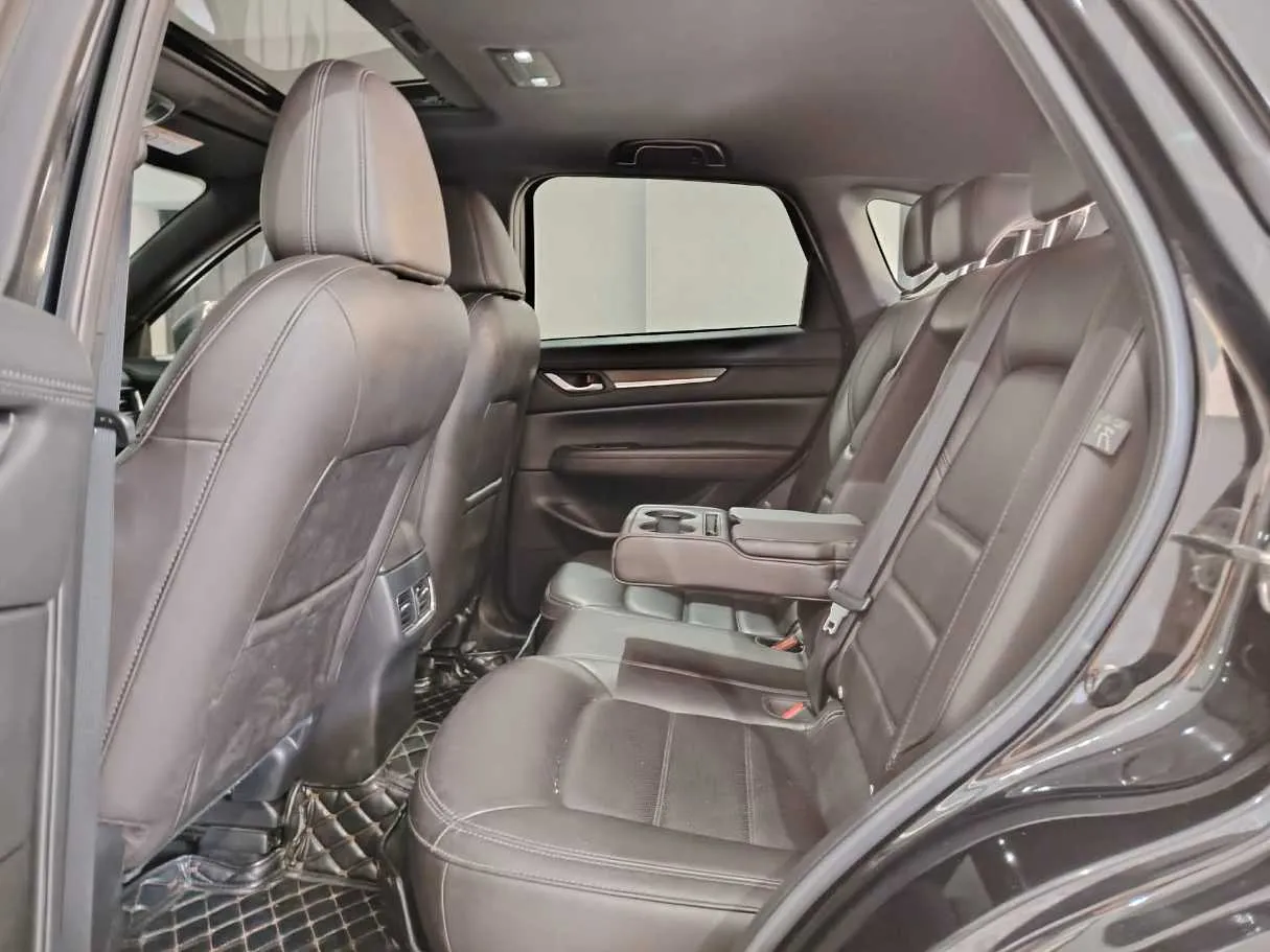 Car image 18