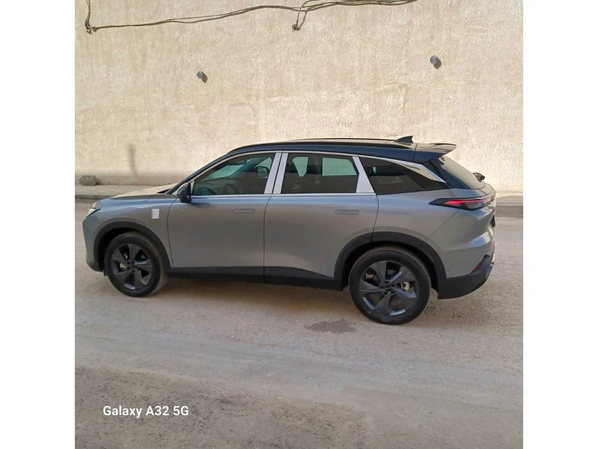 Car image 8