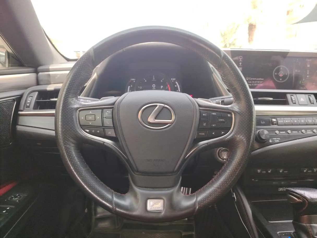 Car image 24