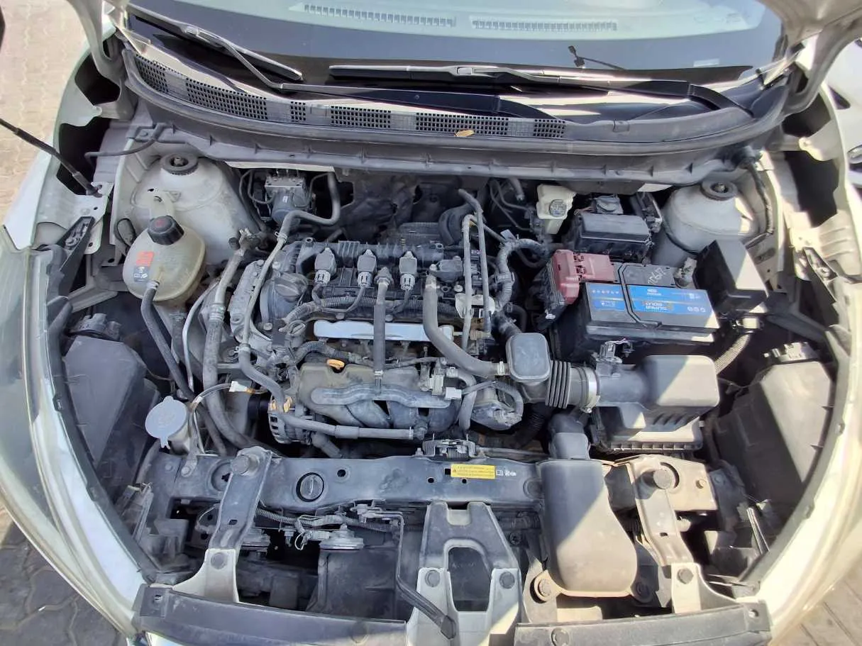 Car image 19