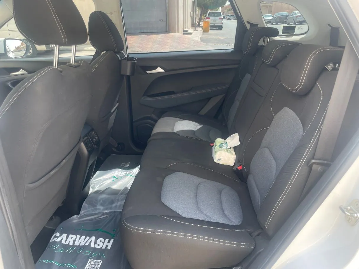 Car image 16