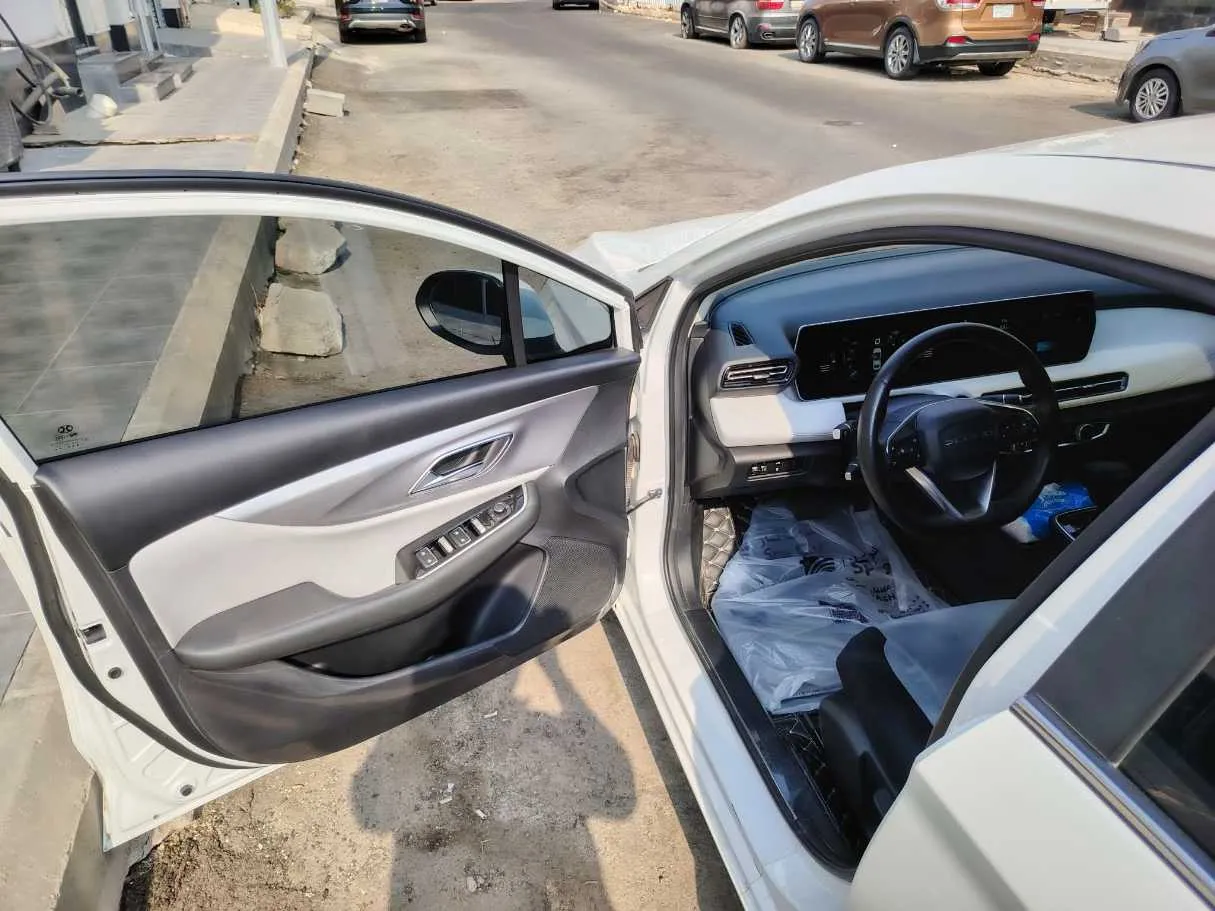 Car image 11
