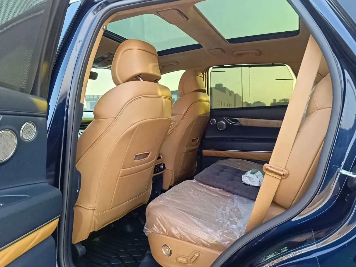 Car image 16