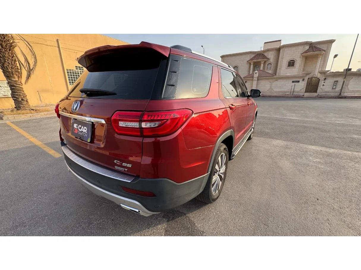 Car image 5