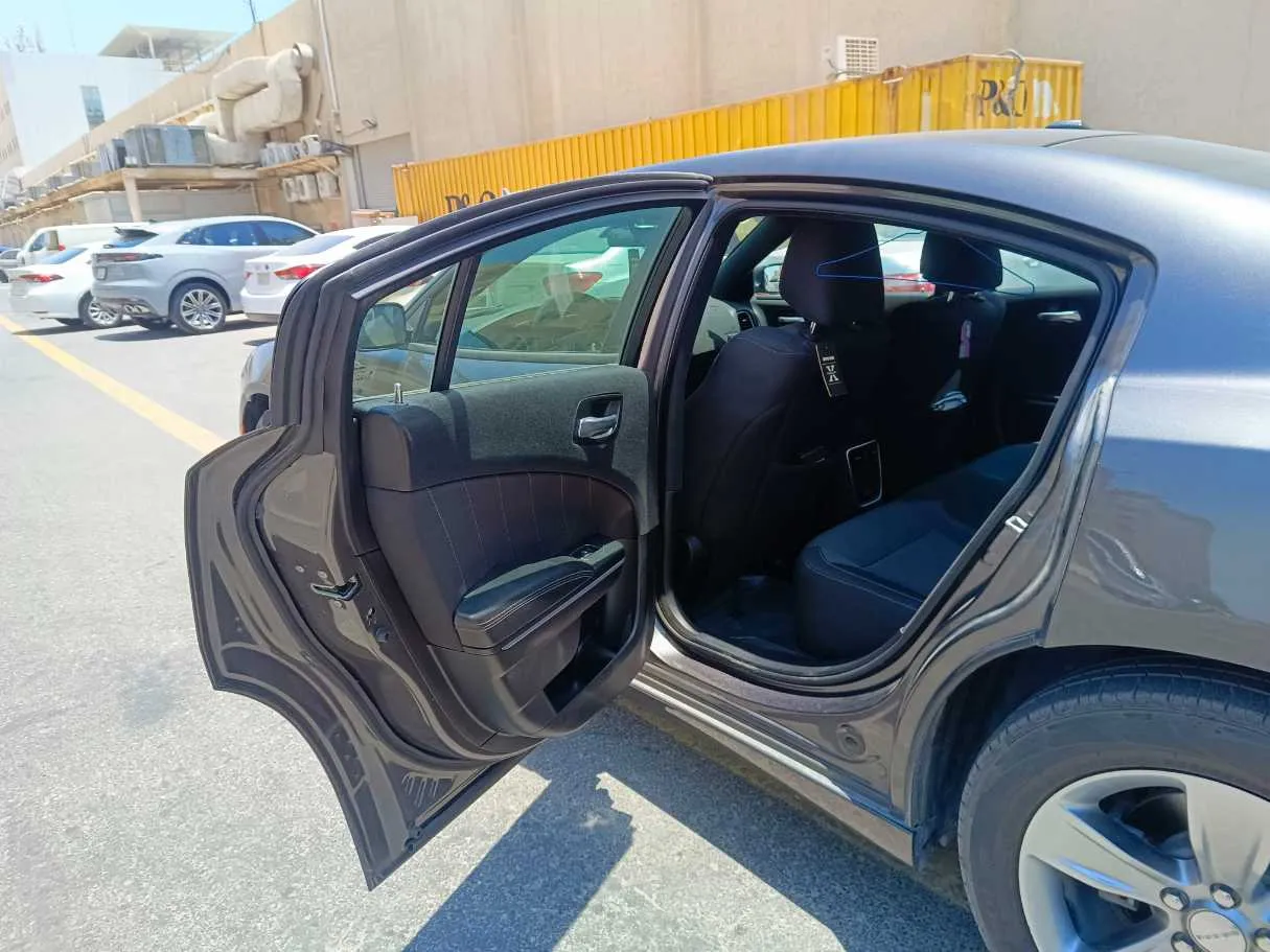 Car image 16