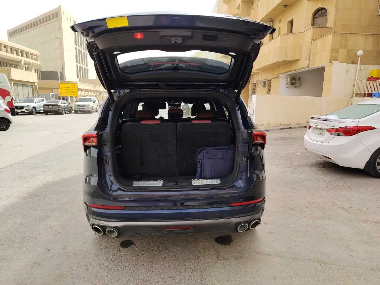 Car image 19