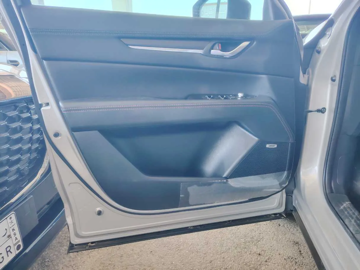 Car image 13