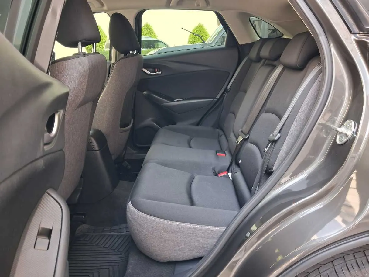 Car image 13