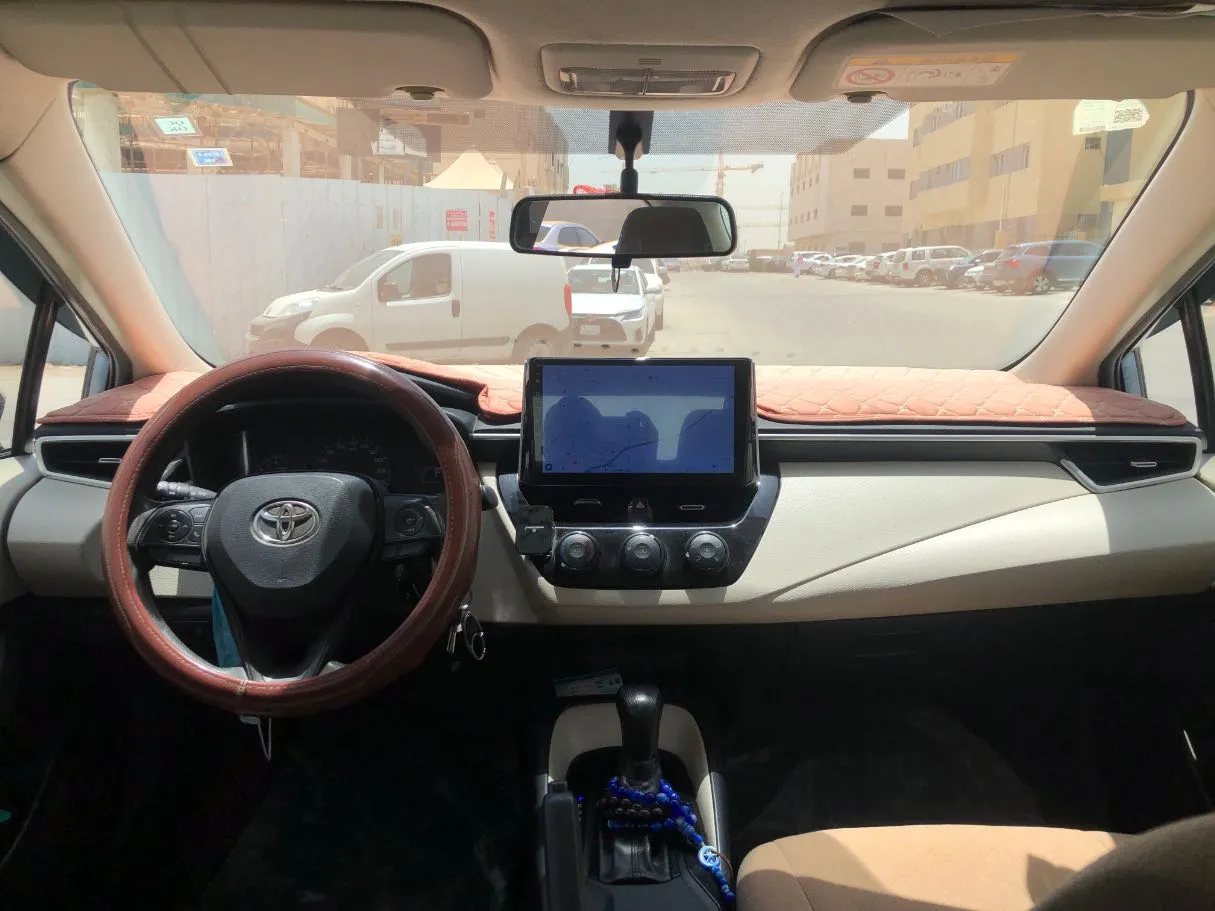 Car image 14