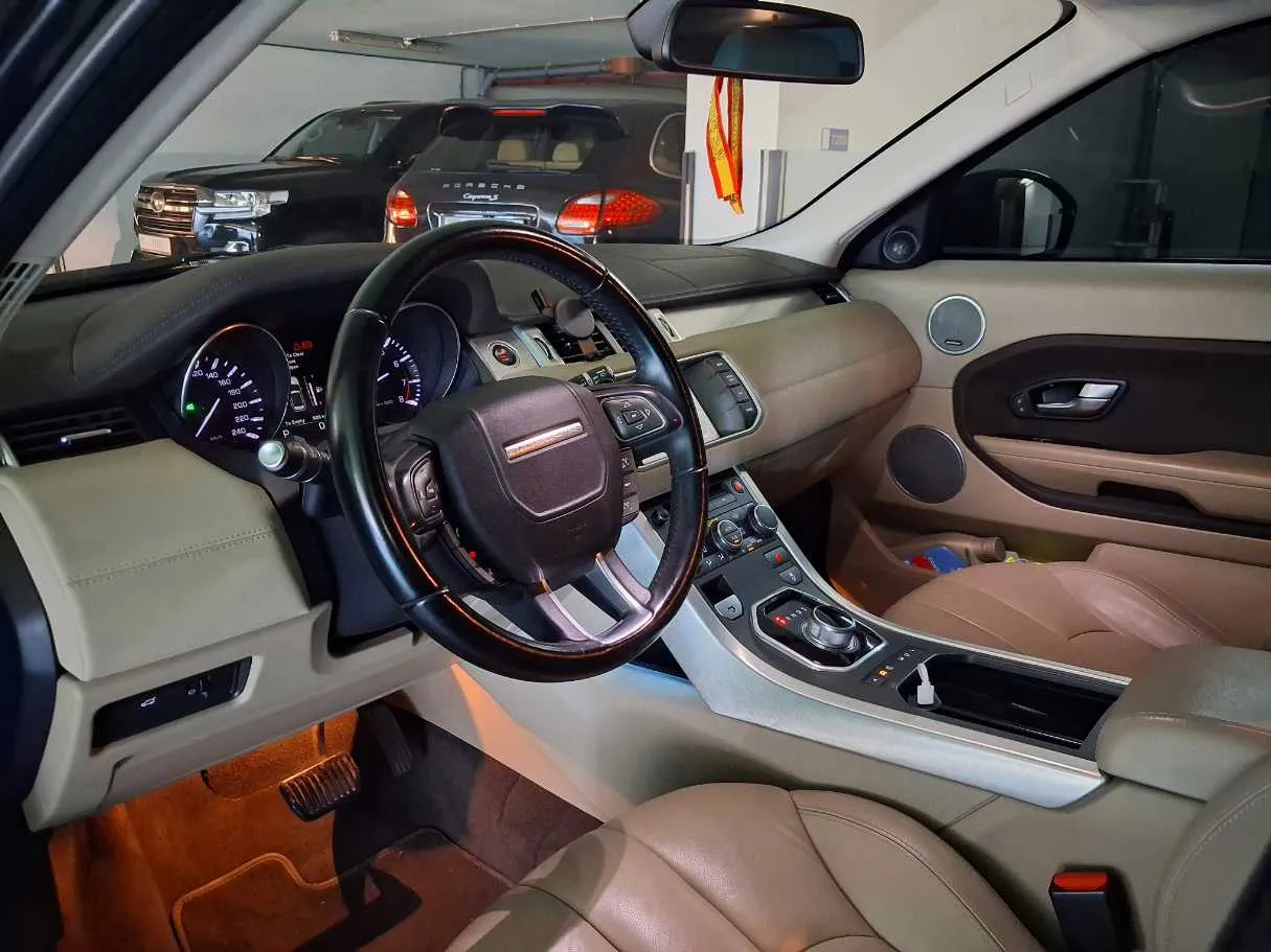 Car image 11