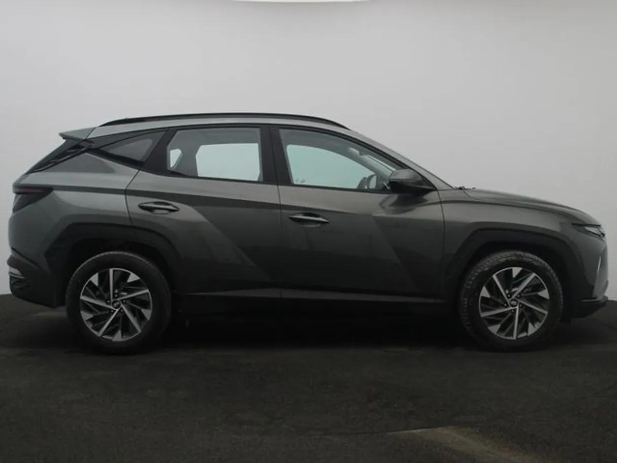 Car image 13