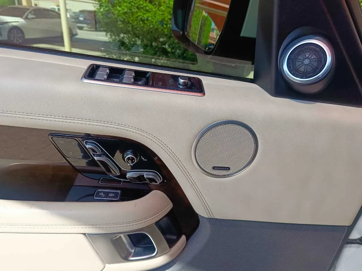 Car image 37