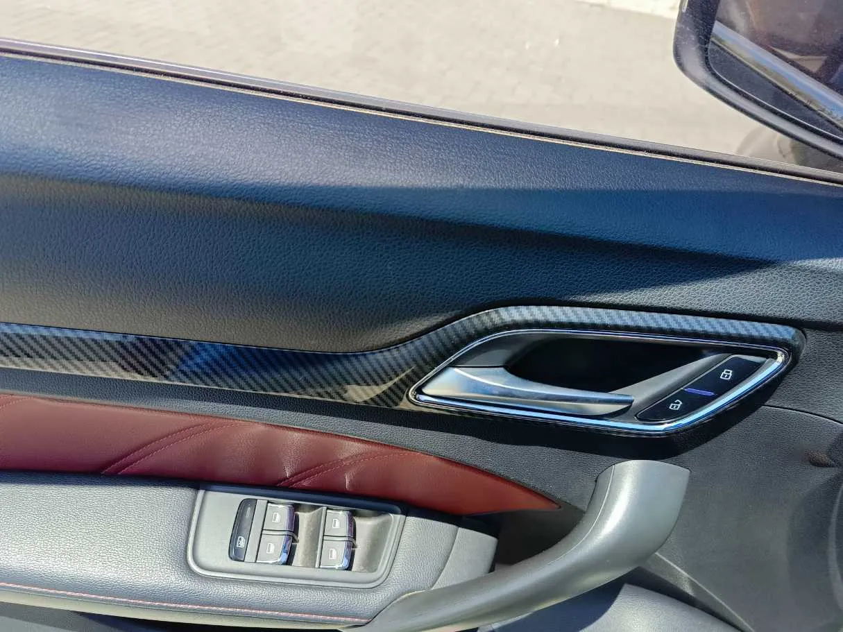 Car image 32