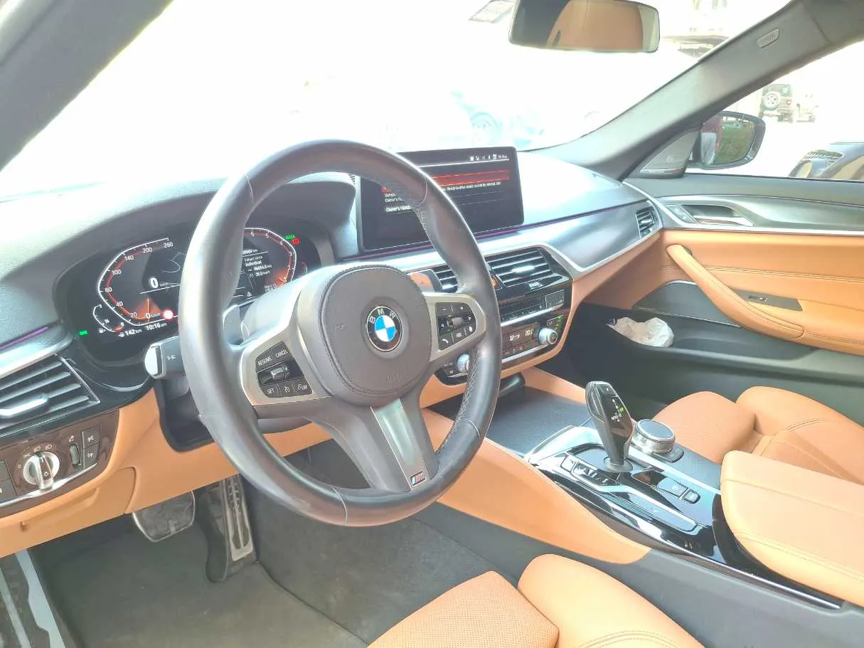 Car image 10