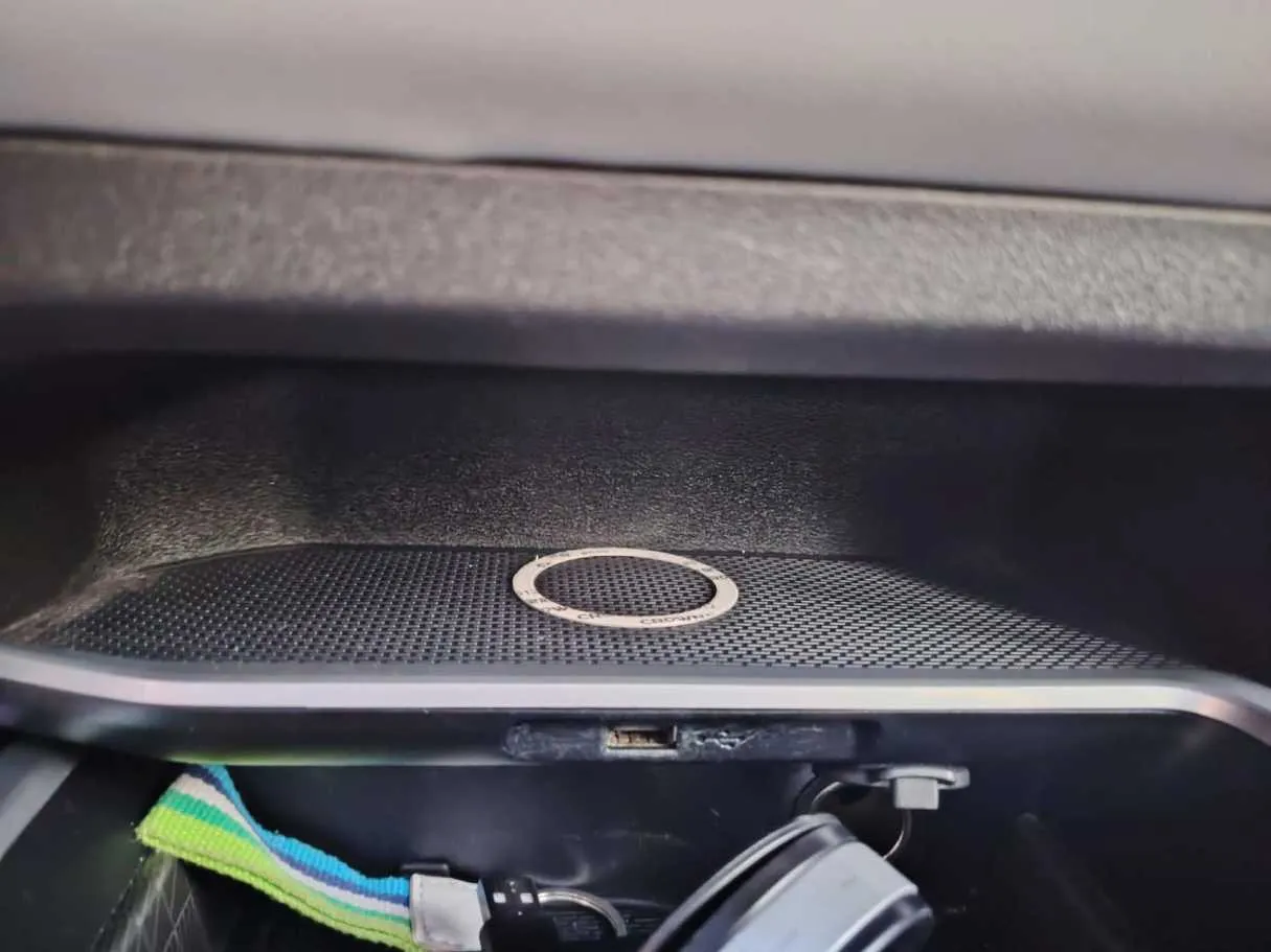 Car image 30