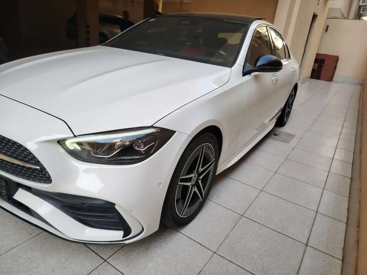 Car image 9