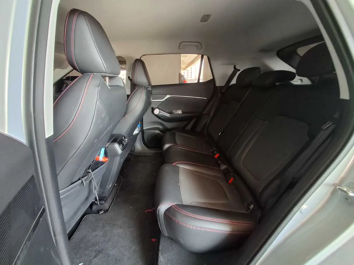 Car image 13
