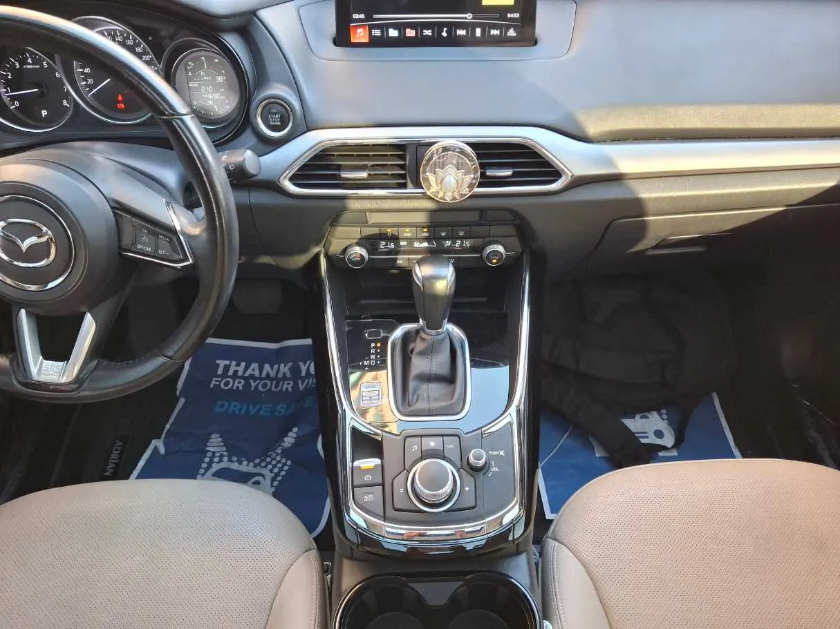 Car image 14