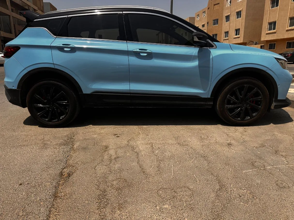 Car image 4