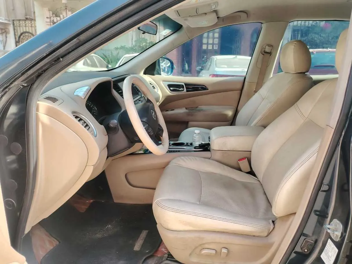 Car image 13
