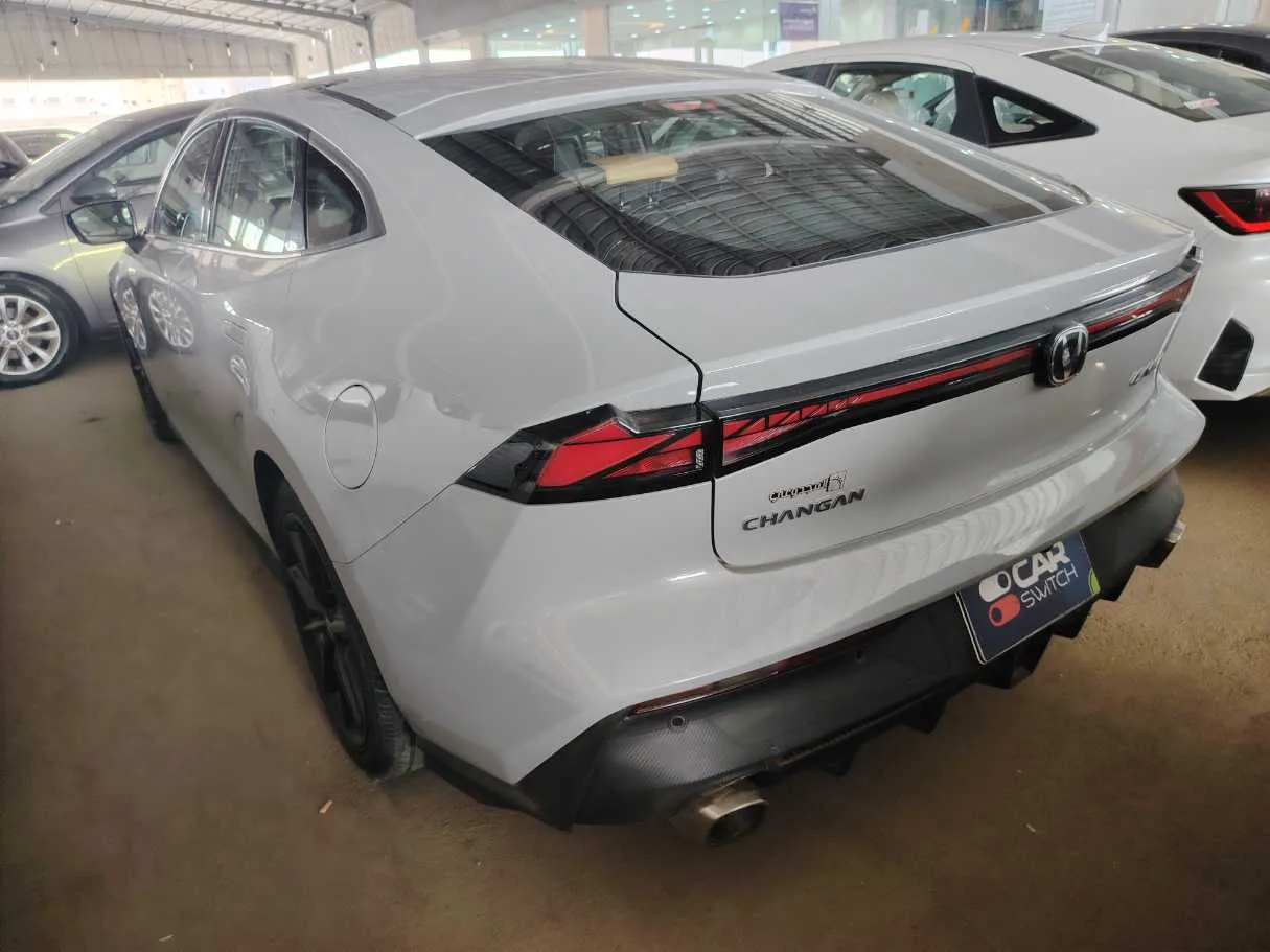 Car image 8