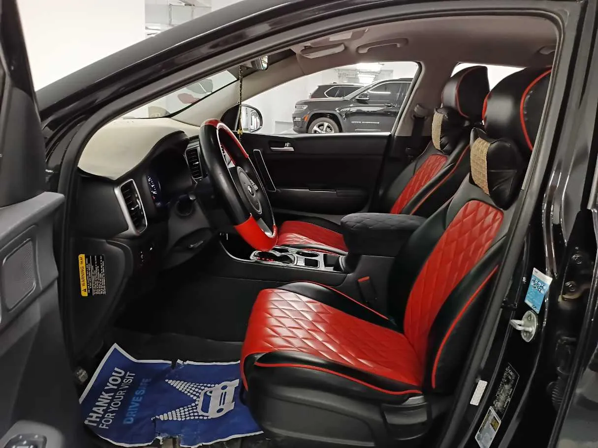 Car image 12