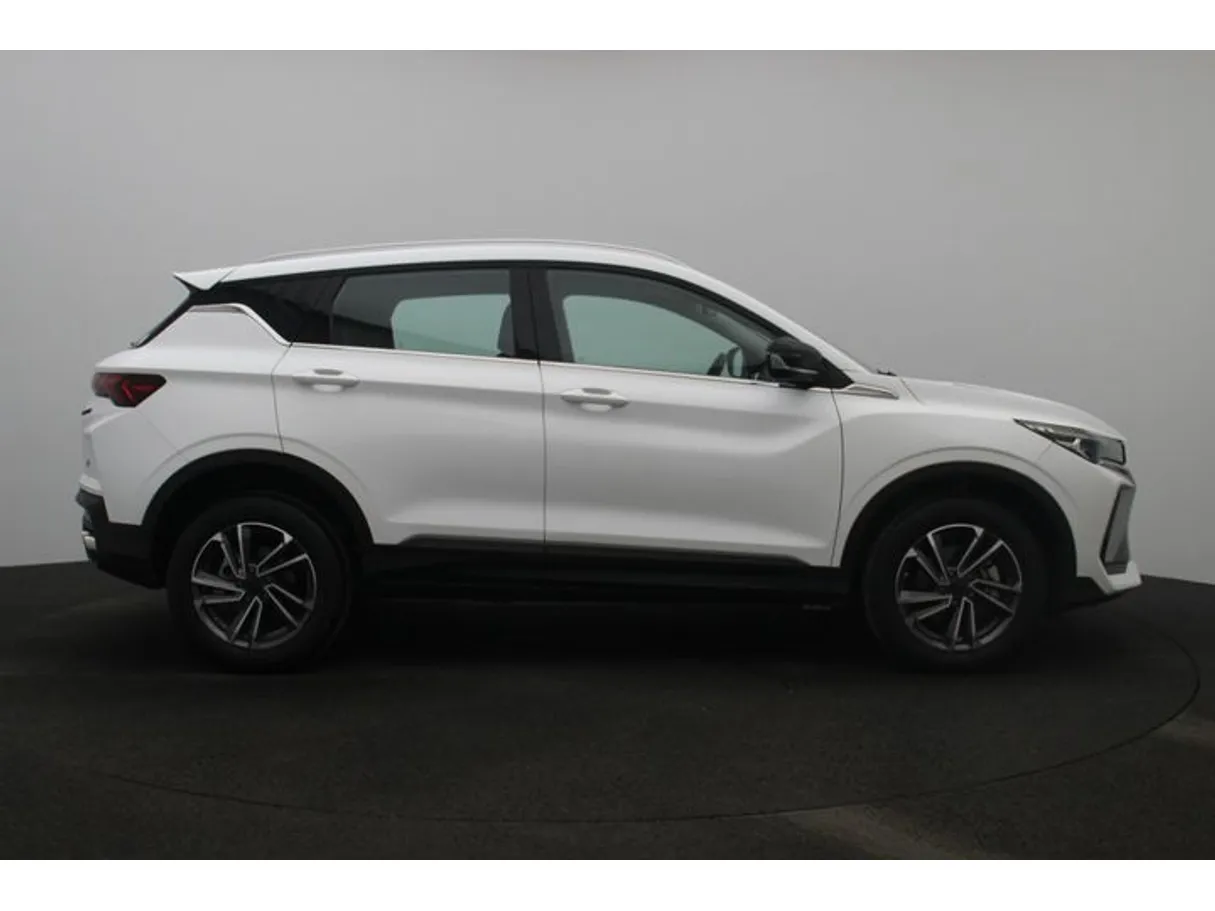 Car image 13