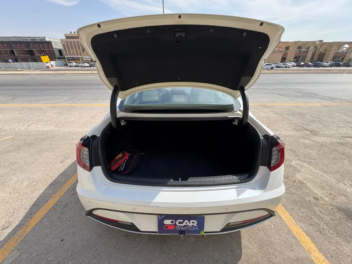 Car image 21