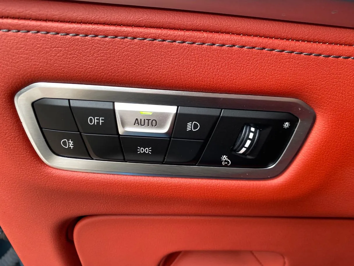 Car image 24